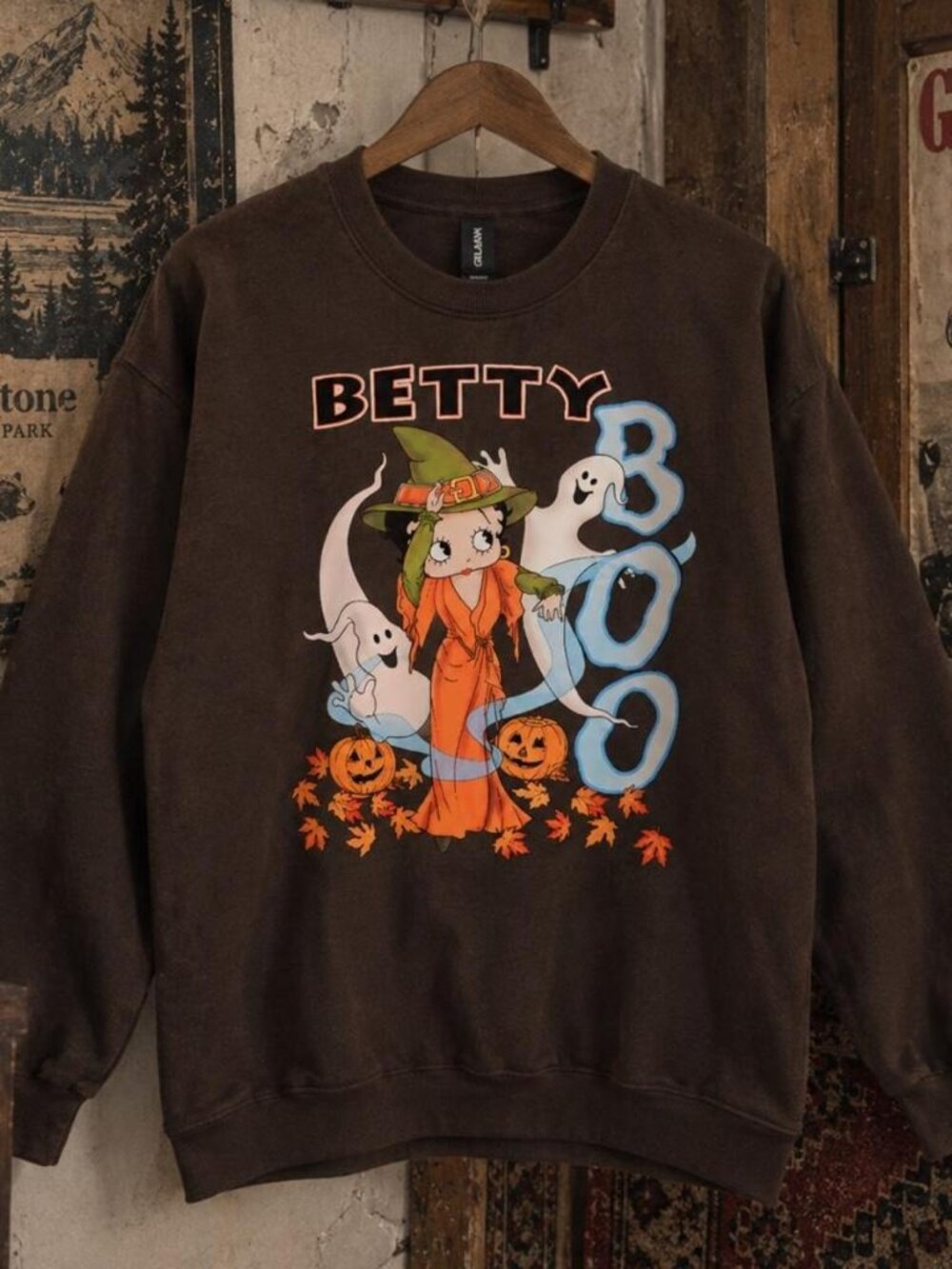 Betty Boop Halloween Ghost Pumpkin Graphic Sweatshirt – Brown Crewneck